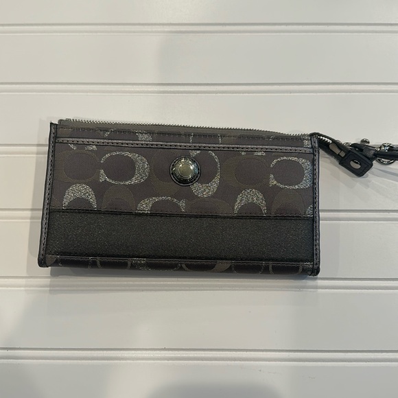 Coach Wallet/Wristlet Silver-Grayish (a bit shiny). - Picture 1 of 4